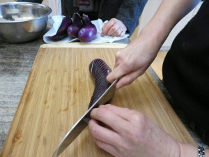slicing eggplant